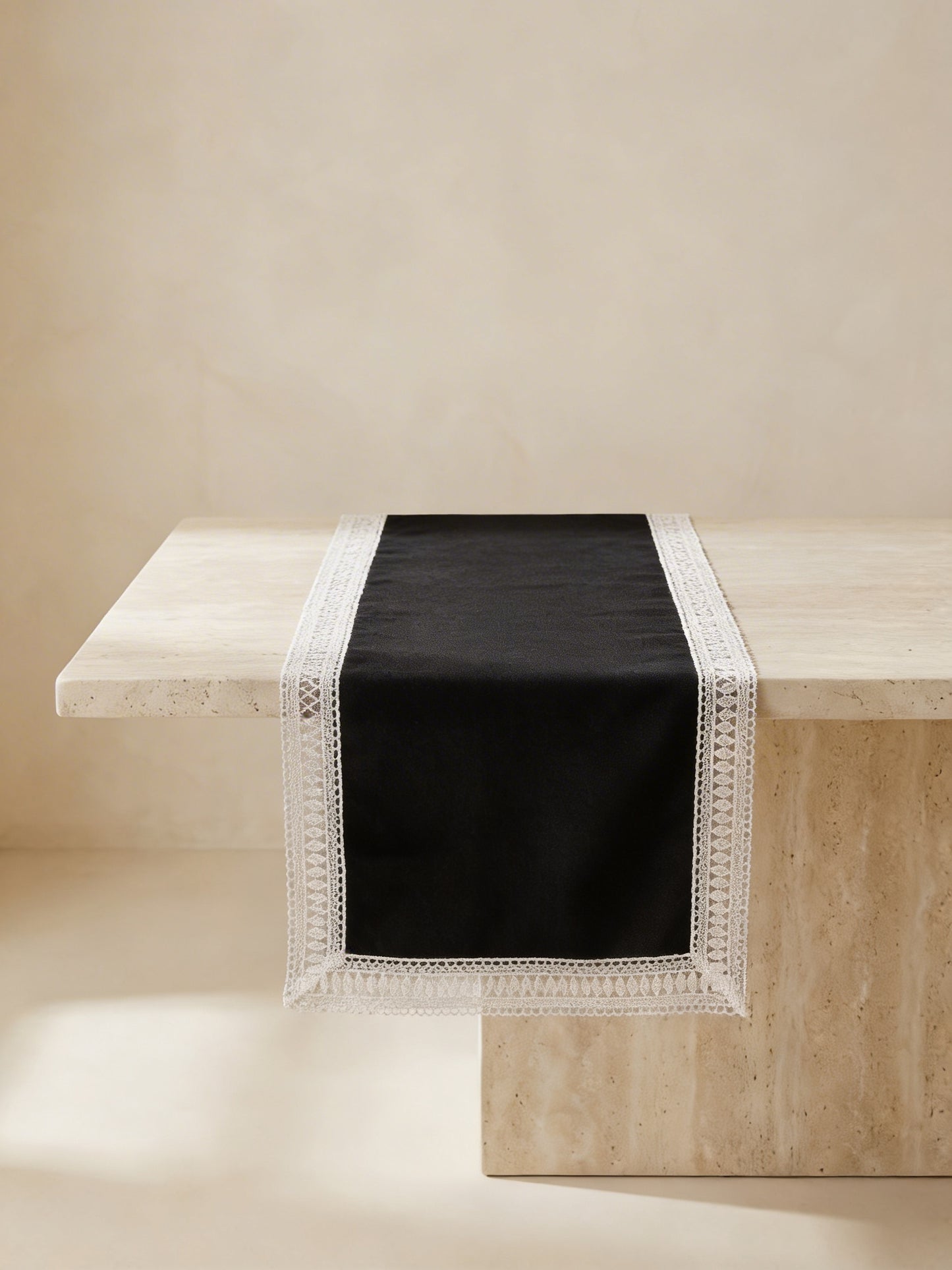 Black Tie Runner
